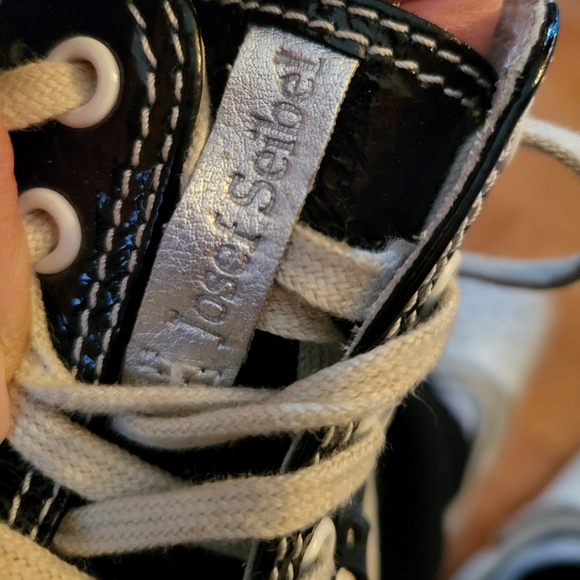 Vtg Josef Seibel blue patent leather sneakers/perforated floral pattern woman 7 - Picture 10 of 12